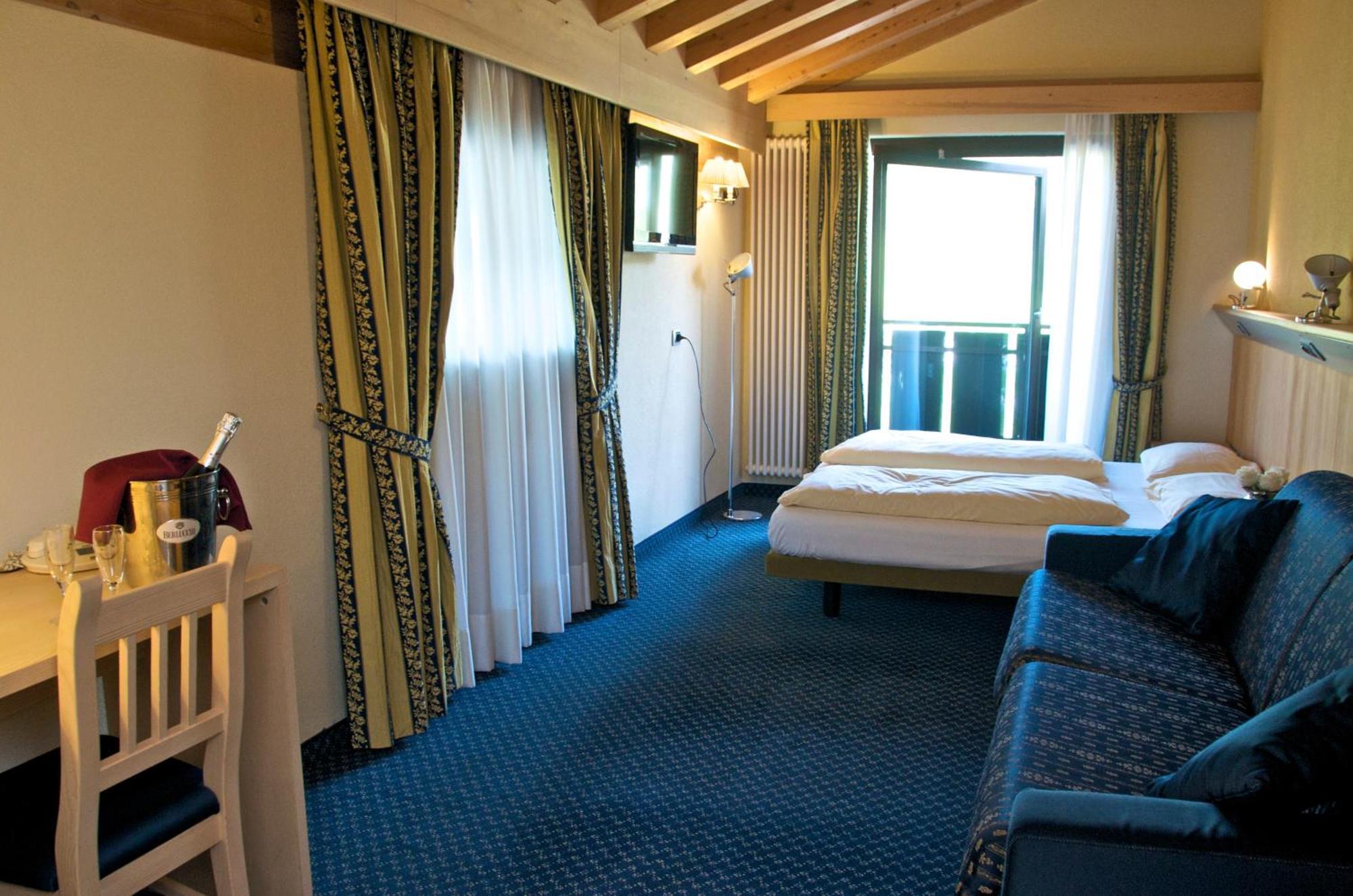 Alexander Charme Hotel Ливиньо Екстериор снимка